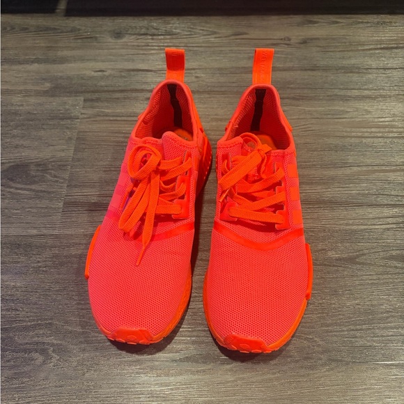 [ADIDAS] NMD R1 TRIPLE - Picture 2 of 4